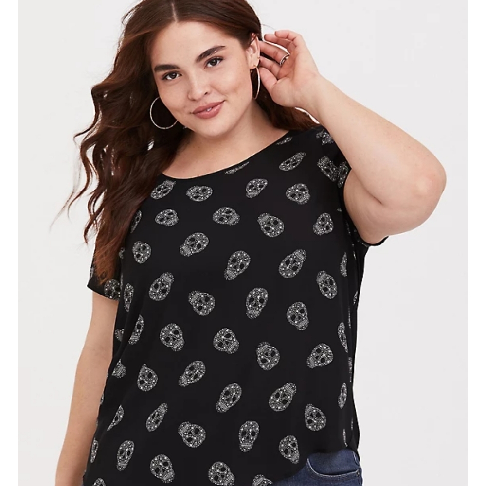 ABBEY - STAR SKULL KNIT TO WOVEN GEORGETTE BLOUSE torrid size 1 1x